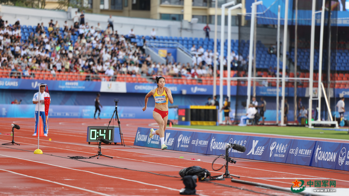 波兰女足选手在挑战盃比赛中展现实力