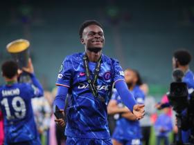 包含基辅迪纳摩主场负于顿涅茨克矿工，遭遇两连败的词条