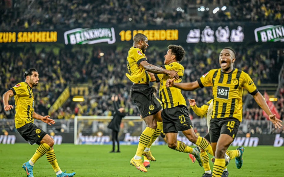 包含德甲联赛拜仁慕尼黑队在与多特蒙德队的对决中获胜的词条